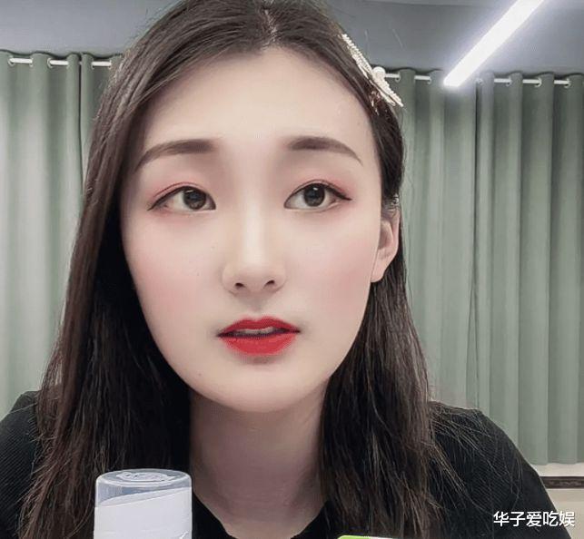 陈亚男|陈亚男母亲将彩礼退回，现场视频曝光，成沓的现金铺满后备箱