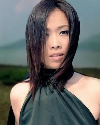 |31岁爆红,3年后出家,消失25年“青藏高原”李娜如今怎样了