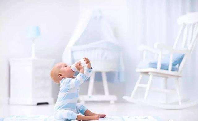 躲进你的身体|给女儿换了便宜奶粉，爸爸心疼得直掉泪，宝妈表示会一直陪着他