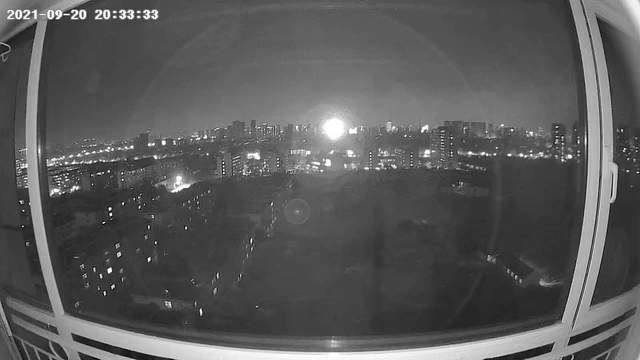 摄像机 内置大电池，无需打孔走线，小米室外摄像机给你满满的安全感