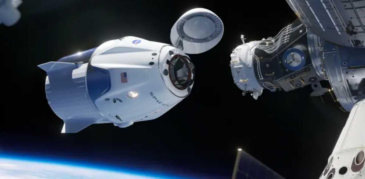 SpaceX完成二手助推器静态点火测试，又有四名宇航员将前往空间站