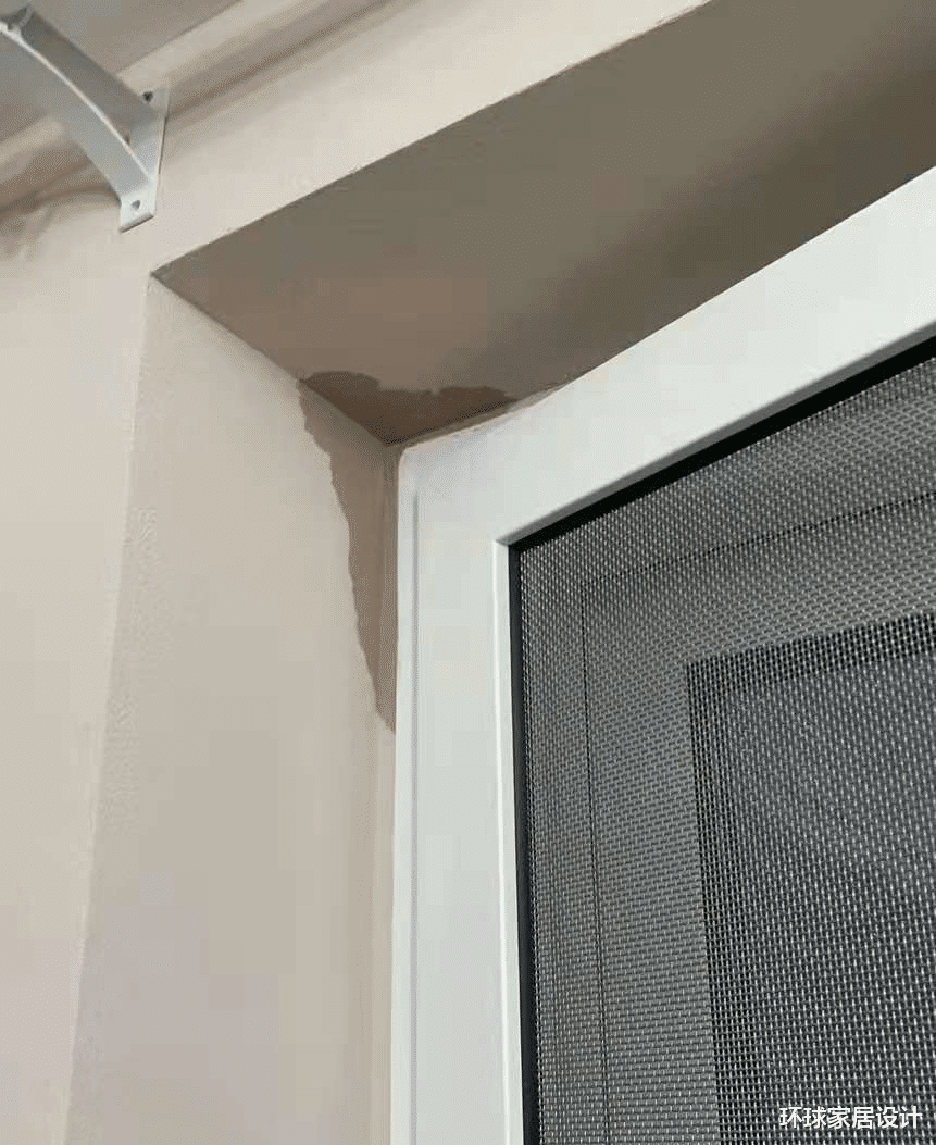 |花十多万做的门窗，台风“烟花”让窗户露原形出现漏雨，真是打脸