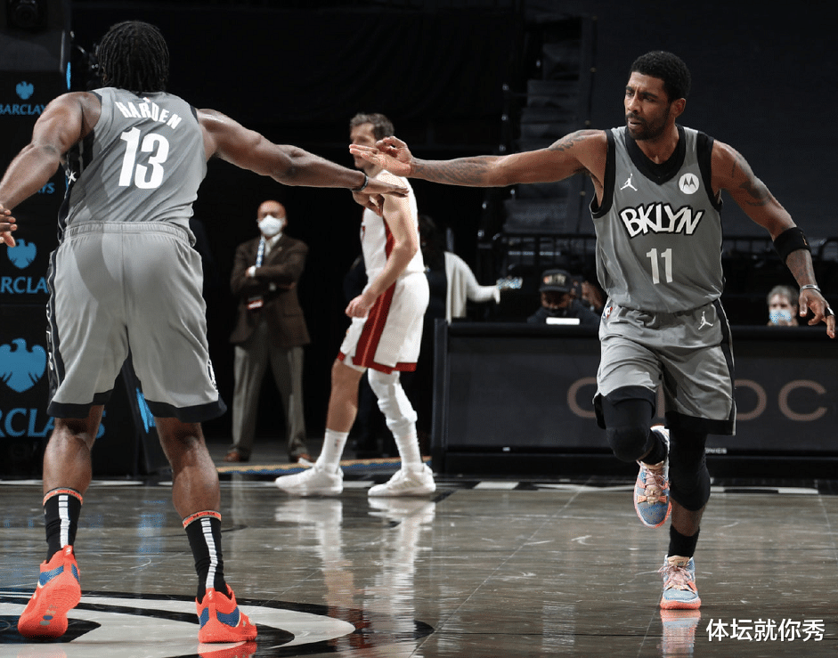 詹姆斯·哈登|最后2秒了却不敢投篮,欧文甩锅给哈登,1秒后杜兰特在底角看嗨了