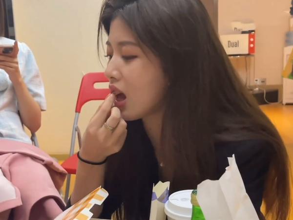 瘦脸|《心动4》女三拍视频忘开瘦脸，女四腿粗脸胖，女二小巧精致