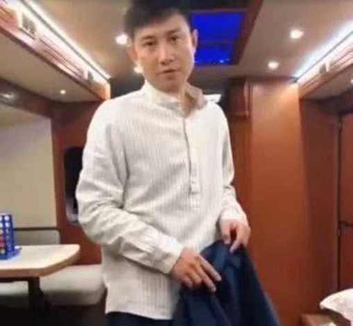 范冰冰|明星们最想删除的照片，成龙：我说我不是用意去抱范冰冰，你信吗？