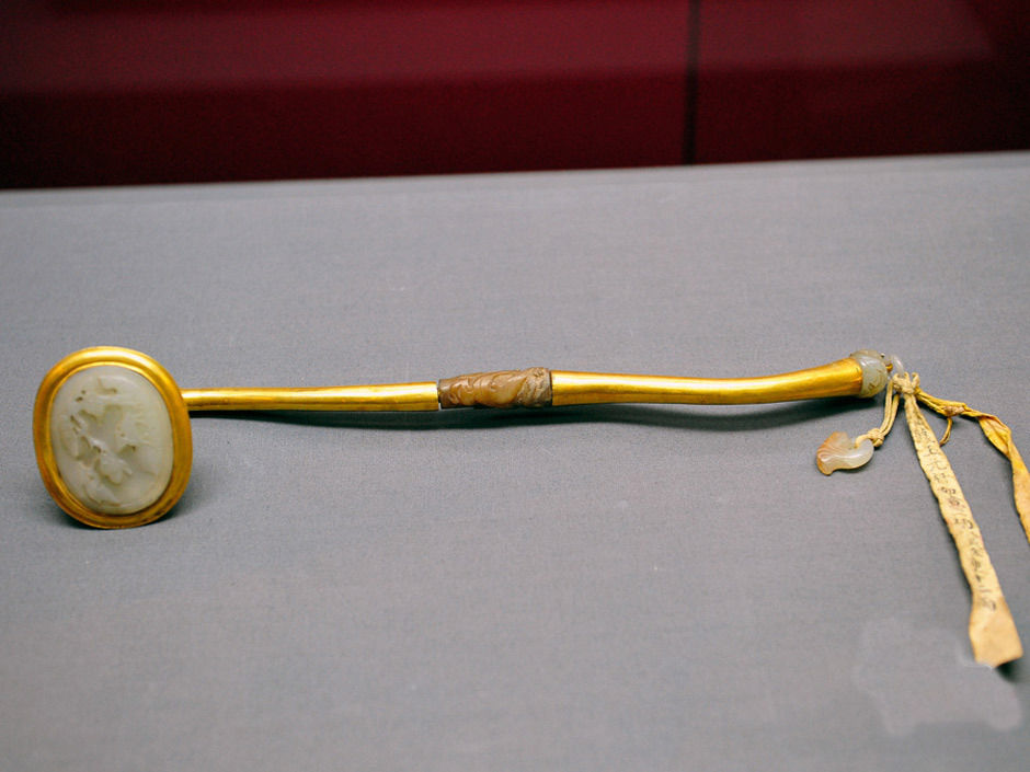 翡翠|价值3246万的「翡翠如意」，居然是用来挠痒痒的？