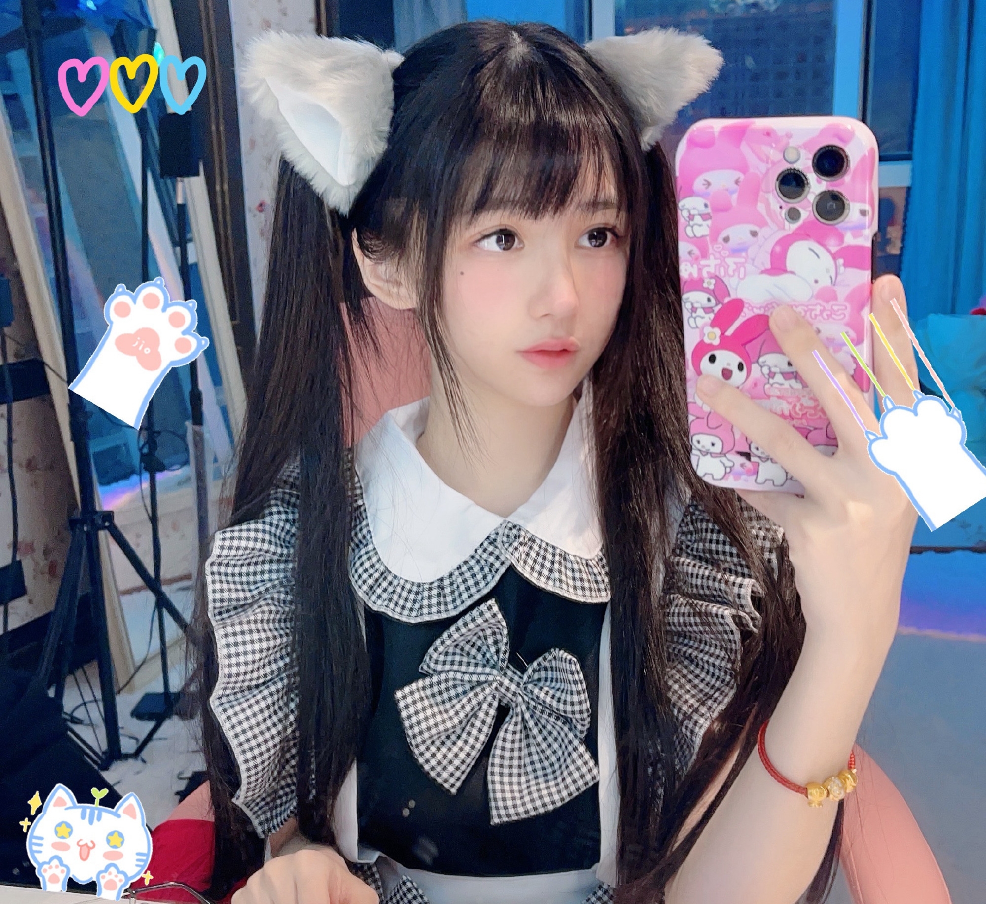 蔡萝莉|蔡萝莉也被人抢风头？凌晨晒照片，粉丝却只关注身后小姐姐