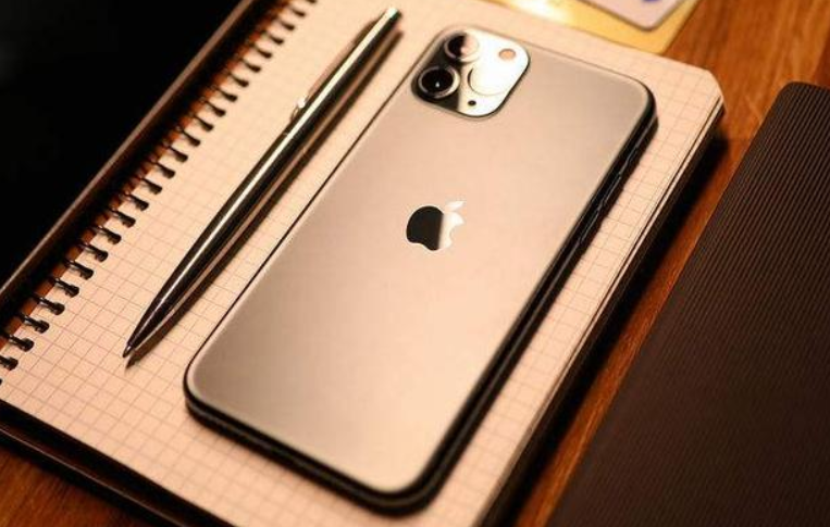 iPhone 14 Pro|iPhone14Pro不走寻常路，前置三摄+后置四摄，你爱了吗？