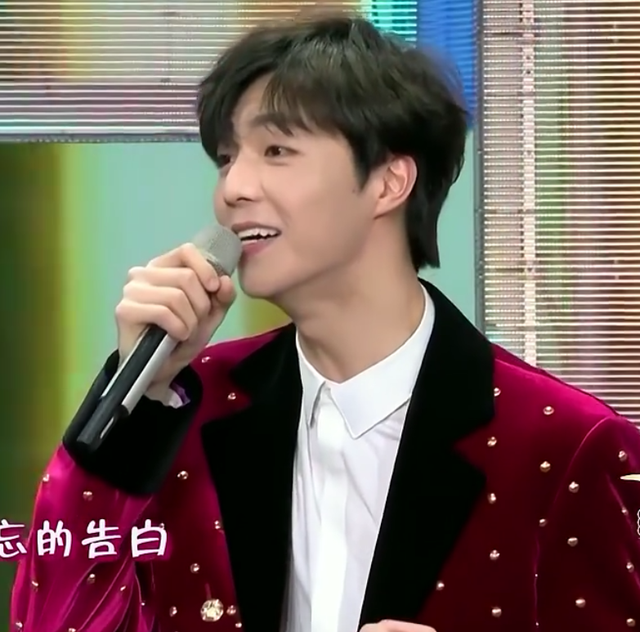 春晚|春晚众星造型：杨幂身穿高定，易烊千玺戴假发，张韶涵鼻影浓