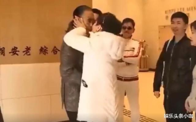 谢贤|爷孙恋掰了，拿走2000万分手费？