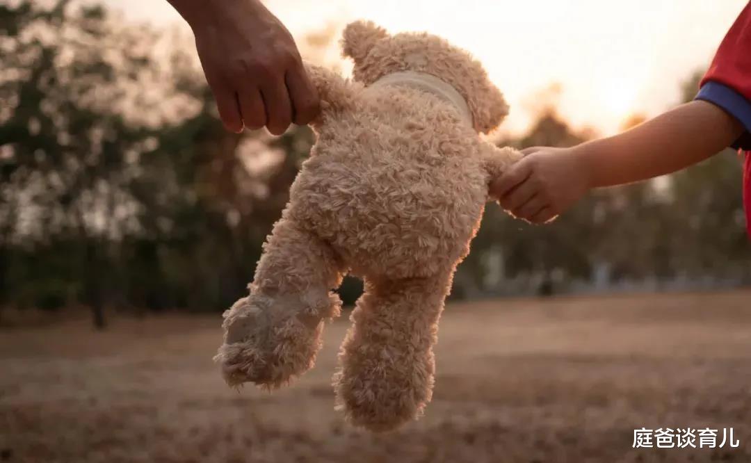 庭爸谈育儿|开学季，家长带孩子在家做好几件事，完成暑假到学习的过渡