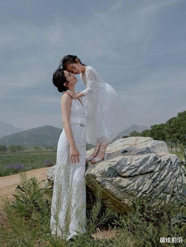 最炫前沿|黄奕女儿越来越好看，一身红裙比妈妈还惊艳，从小就是美人坯子