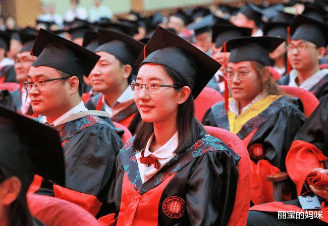 大衣|大学生“工作”还是“读研”，哪个更值？三年后状况真实给你答案