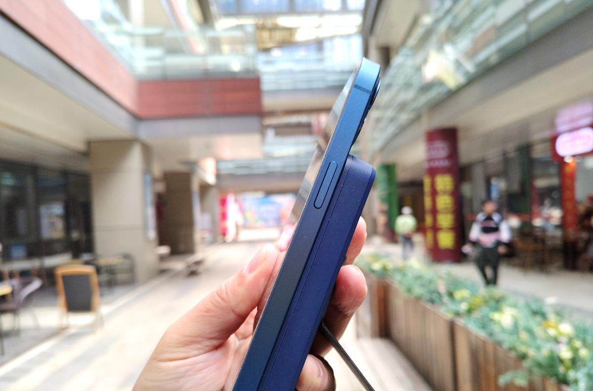 散热器|可能是你手中iPhone 13最佳伴侣，努比亚磁吸无线充电宝使用简评