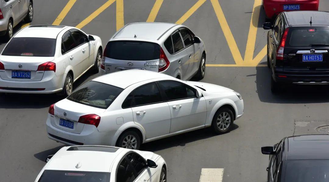 可馨育娃|强行加塞!小托马斯崩溃:重回NBA的梦,直接被隆多抢断了?