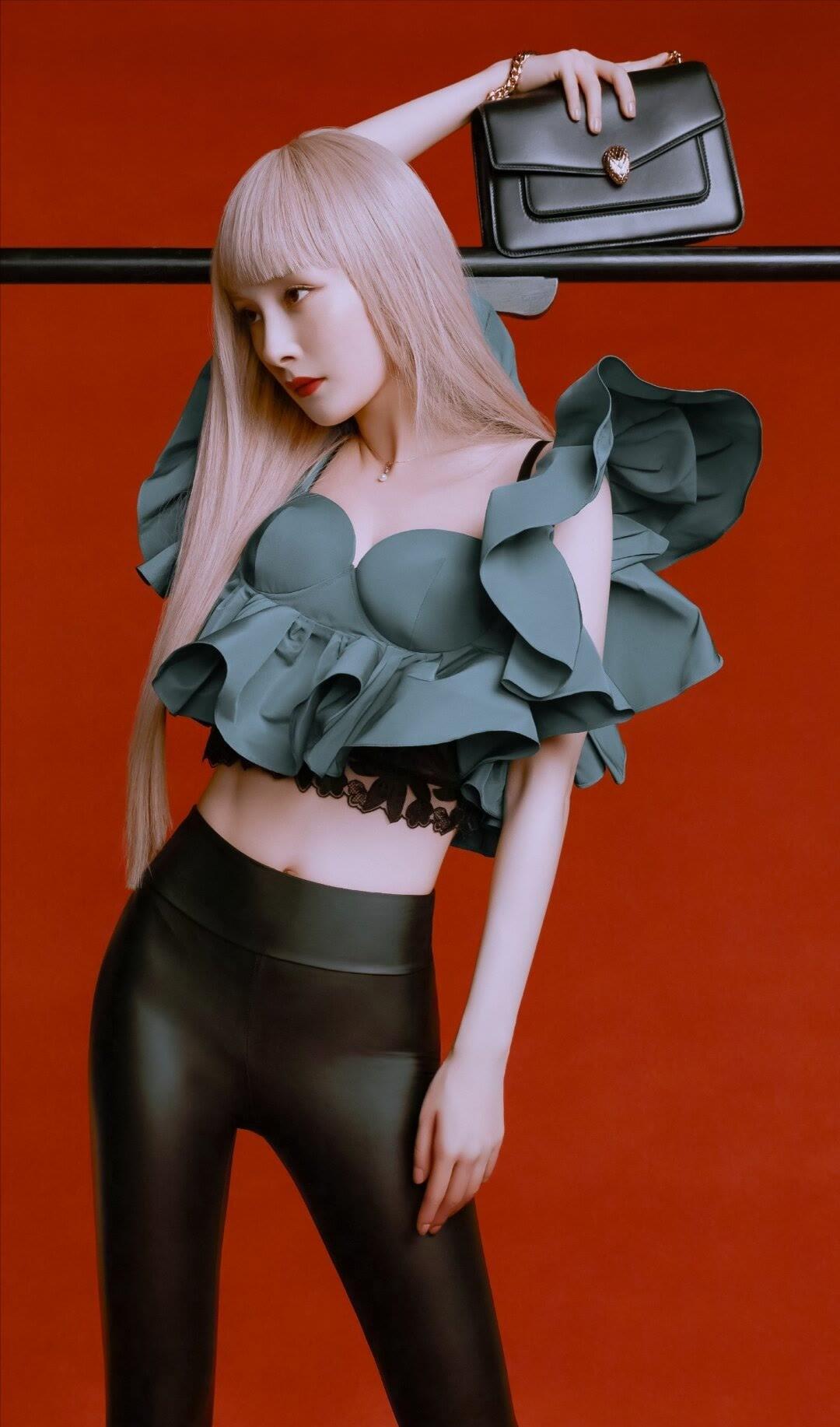 失控的想你|杨幂不仅是流量女王，霸道女boss！看早期照片，更是纯欲天花板