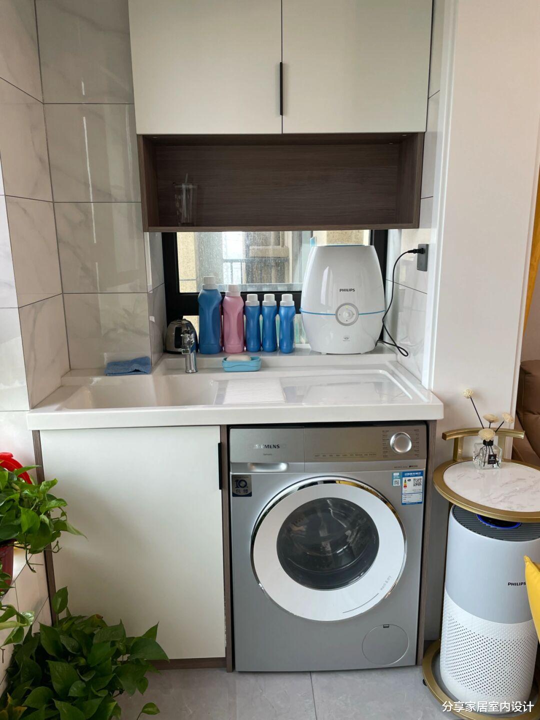 她家新房无吊顶,简单又舒适,第一次见把冰箱放在玄关,很实用!