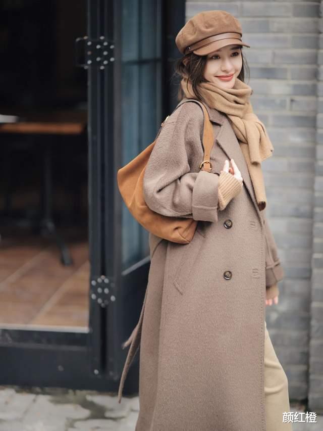 颜红橙 秋冬有哪些高级穿搭？还是大衣搭配半身裙或长裤够拉风，又飒又美