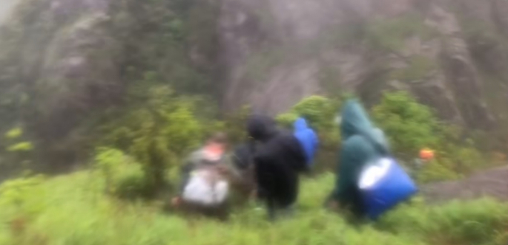 老丁商业 广东清远：14名驴友徒步未开发深山，没想到最终因暴雨被困