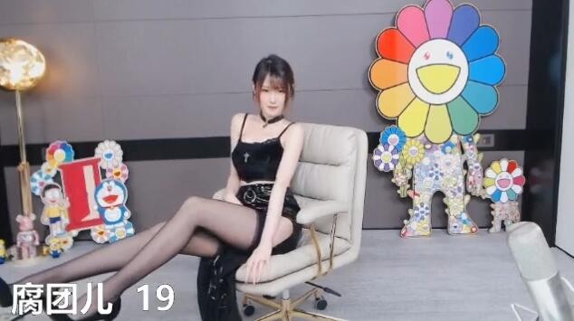 王雨|美女拍照新姿势？武藤纯子的天真可爱，腐团儿和王雨檬绝了