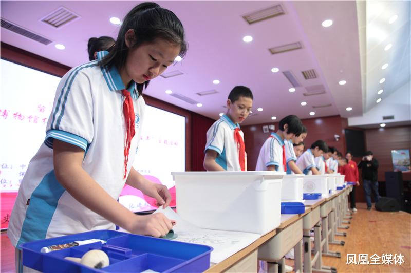 凤凰全媒体 保定市红色文化进校园活动正式启动