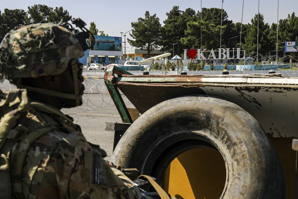 阿富汗喀佈爾機場大爆炸，美軍當場13人喪生，拜登提到增兵反擊-圖5