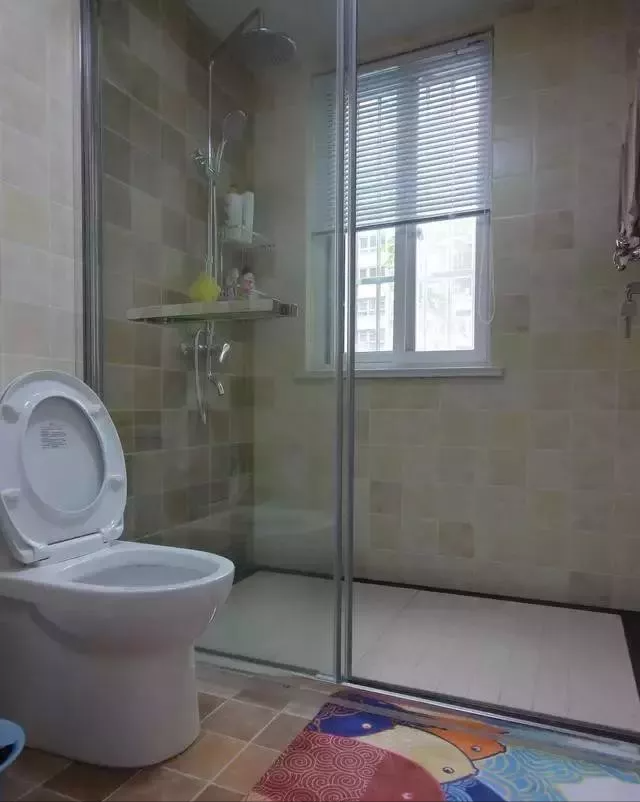 买一楼房子,同事骂我脑子被门“夹”了,完工后天天来找我喝茶