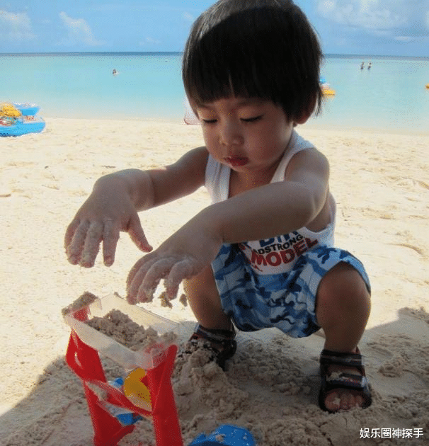 林志颖|林志颖双胞胎儿子6岁了，两人越长越不像，12岁Kimi不出镜有原因