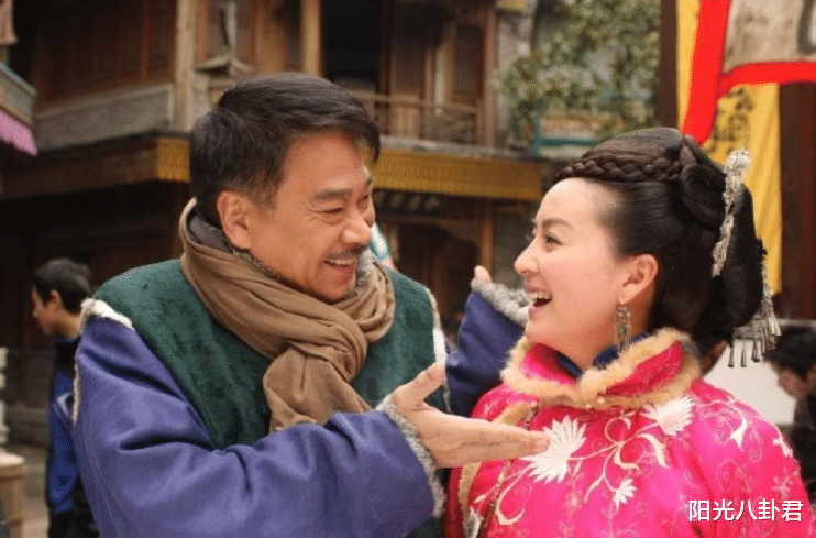 吴孟达|多位明星晒与吴孟达生前珍贵合影，张张照片面带微笑，乐观又慈祥