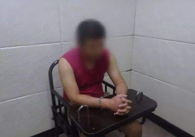 湖北一女子下班走夜路,陌生男子尾随意图不轨,她逃跑后崩溃报警