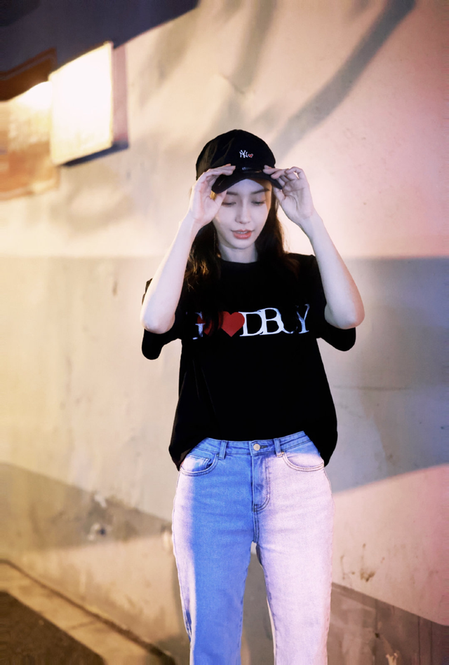 旗袍公馆|Angelababy是有多瘦？T恤塞裤腰还有“缝隙”，看着让人心疼