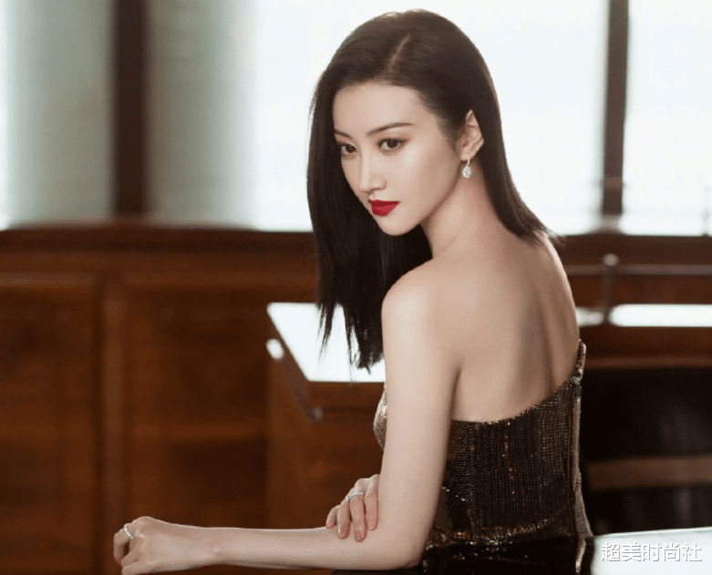 景甜|杨紫接替景甜演女主惹争议，古装造型被嘲影楼风，难获网友认可