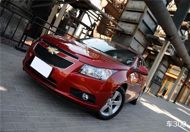 日产轩逸|车300：曾月销3万辆比卡罗拉还火，这辆“神车”最终却落寞停产！