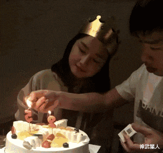 神武星人|“刚回家就看到老婆躺在床上，睡姿感觉不对劲，该不会被绿了吧？”哈哈哈