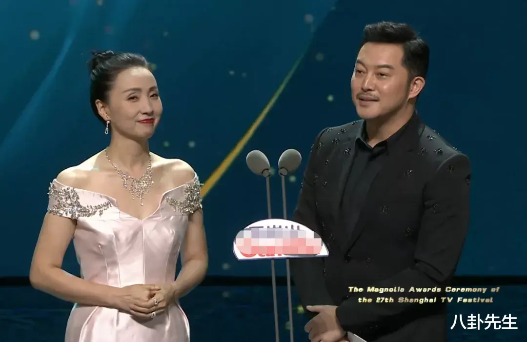 霍启刚|白玉兰颁奖礼：白百何穿深V秀事业线，《觉醒年代》成最大赢家