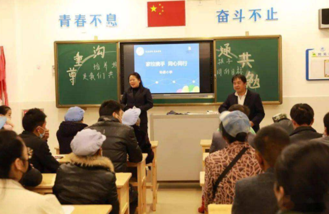 杨帆|没有家长能逃，央视主持人吐槽家长会被留1小时，直言下次不去了