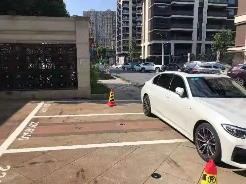 浙江省|一辆车停三个车位！浙江一网友怒了，结局大快人心