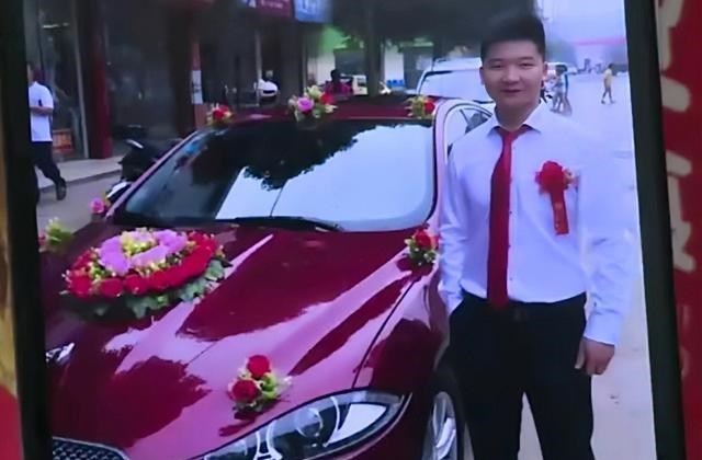 若珍|女子15岁恋爱，21岁结婚生子，23岁被抛弃，她含泪笑答“不后悔”