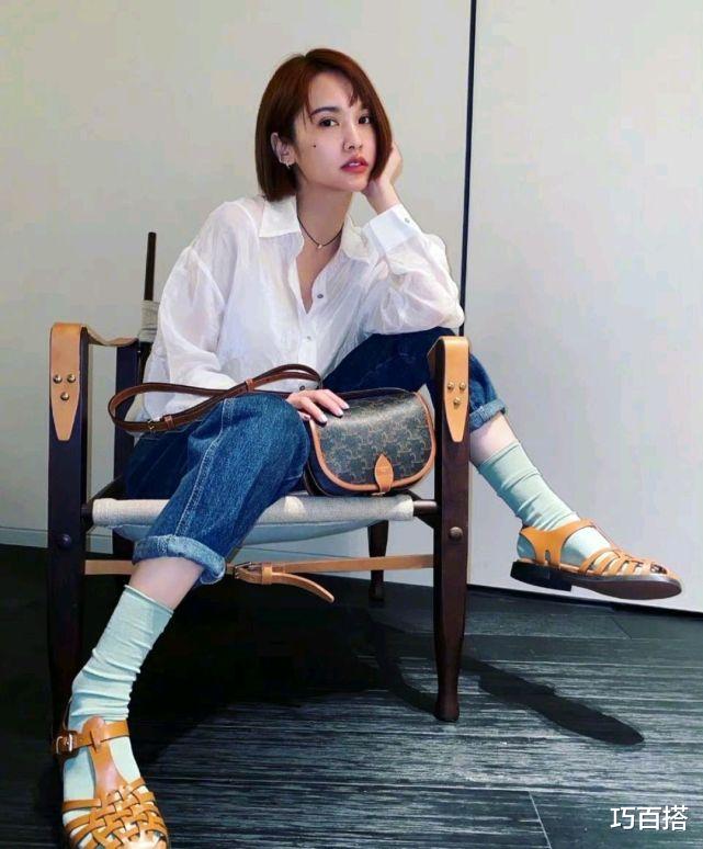 袁咏仪|37岁杨丞琳身材好辣,廓形牛仔套装+绿色小背心,马甲线很迷人