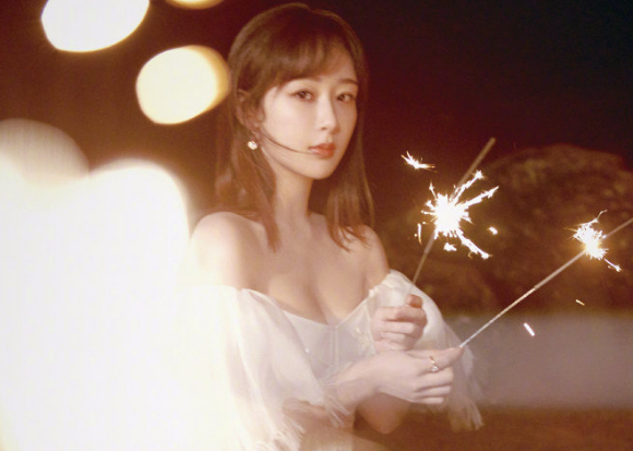 杨紫|杨紫新作开机！央视连发3条点名宣传，看清男主：怎么哪都有他？