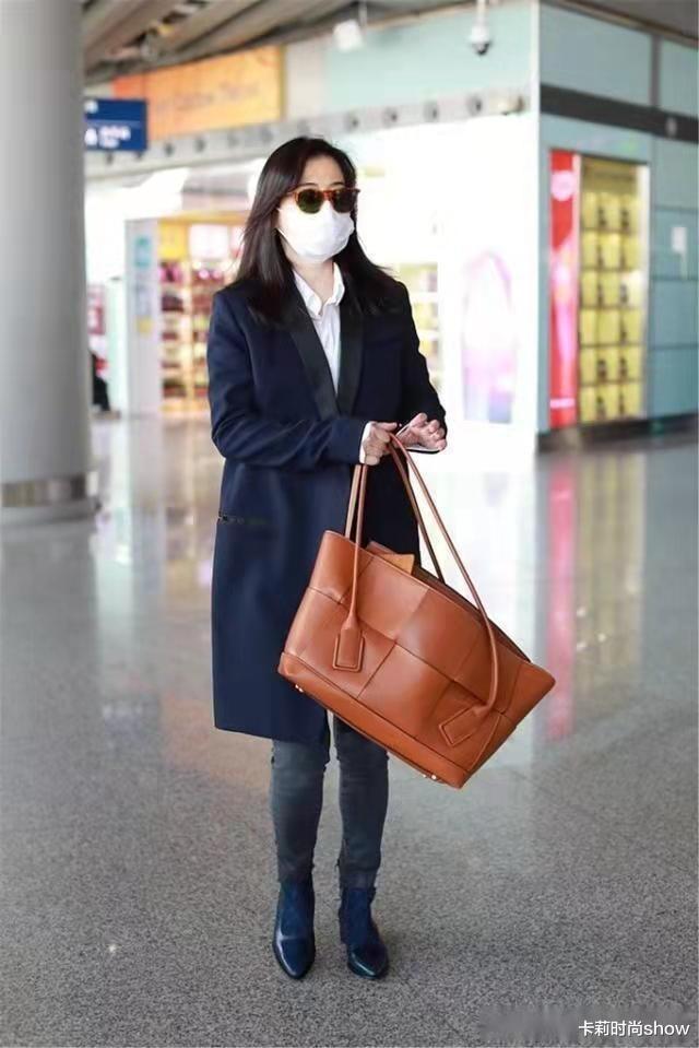 卡莉时尚show|还是梅婷会打扮，长西装配短靴优雅高级，又是被她气质酸到的一天
