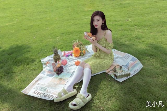 美小凡|景甜不愧是人间富贵花，搭配碎花裙一点也不丑，还美得清新自然