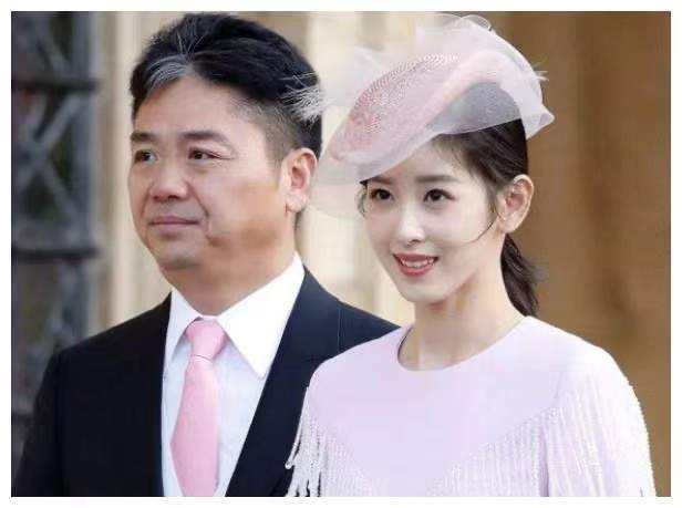 章泽天|93年的章泽天晒和5岁女儿的合影，母女好似姐妹，真的让人羡慕