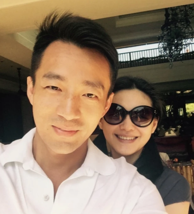 |小S老公许雅钧发声回应汪小菲离婚，两人今年曾被传不和