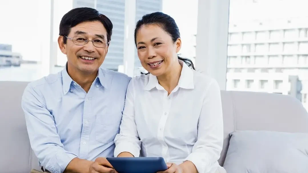 雯文情感屋|再婚夫妻，另一半住院你愿花钱治疗吗？3个再婚老人说了实话