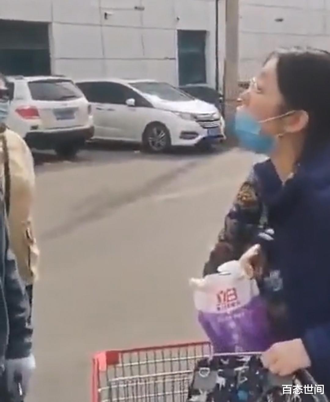 百态世间 齐齐哈尔女子要把超市购物车推回家被拦，报警谎称有人劫持她孩子