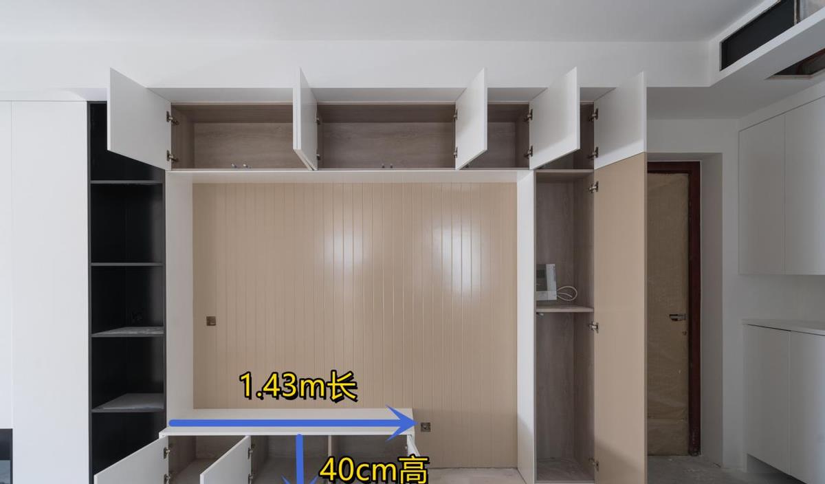 她家客餐厅能做装修模板了!共用5米6长收纳柜,多重功能加分不少