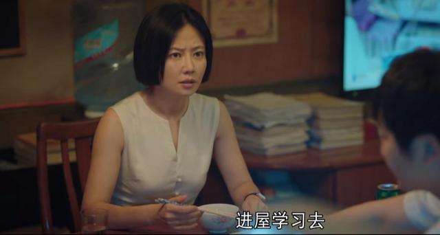 郭京飞|郭京飞的新剧《对手》，在播出后收视率就取得了季军的位置，剧中出现了很多的反转