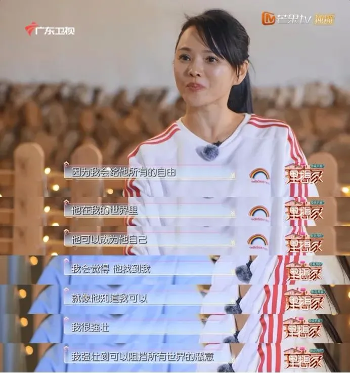 贾云馨|8岁甜馨T台未P照曝光，网友：“长大又是做头发的料。”