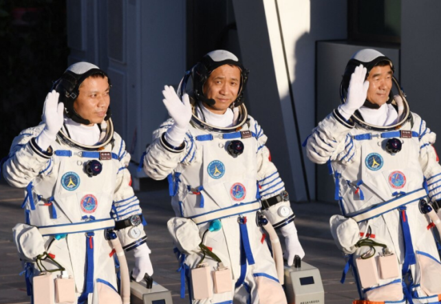 中国航天 神舟十二号即将回家之际，中国航天又有大动作，火箭已运抵发射场